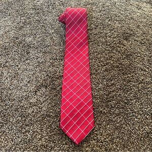 Brooks Brothers Tie Red Silk Geometric Grid Pattern Made in USA Mens Necktie